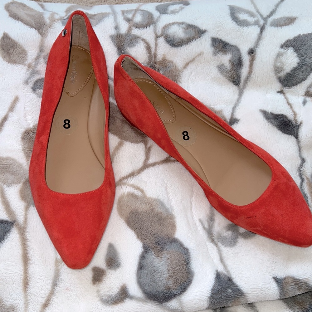 Calvin Klein ELLE flat.